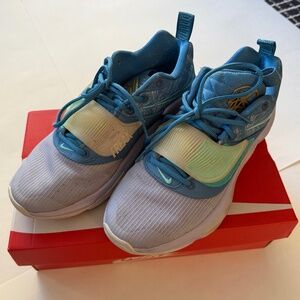 Unisex nike freak basketball shoes